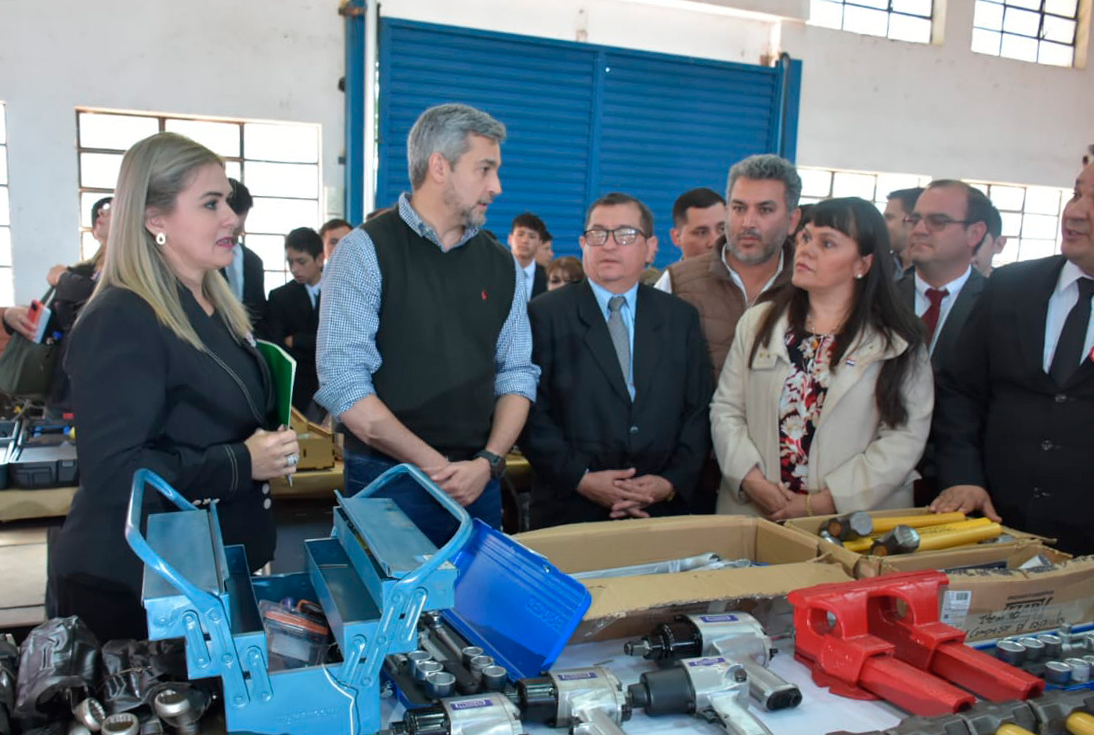 Con inversión de ITAIPU, se inaugura moderno laboratorio de mecánica automotriz en el Colegio Técnico encarnaceno.