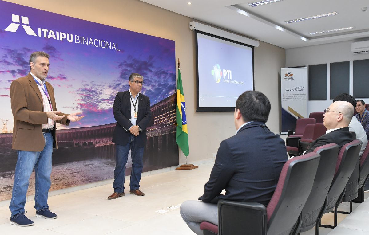 Directivos de KOTRA visitaron las instalaciones del PTI-PY.