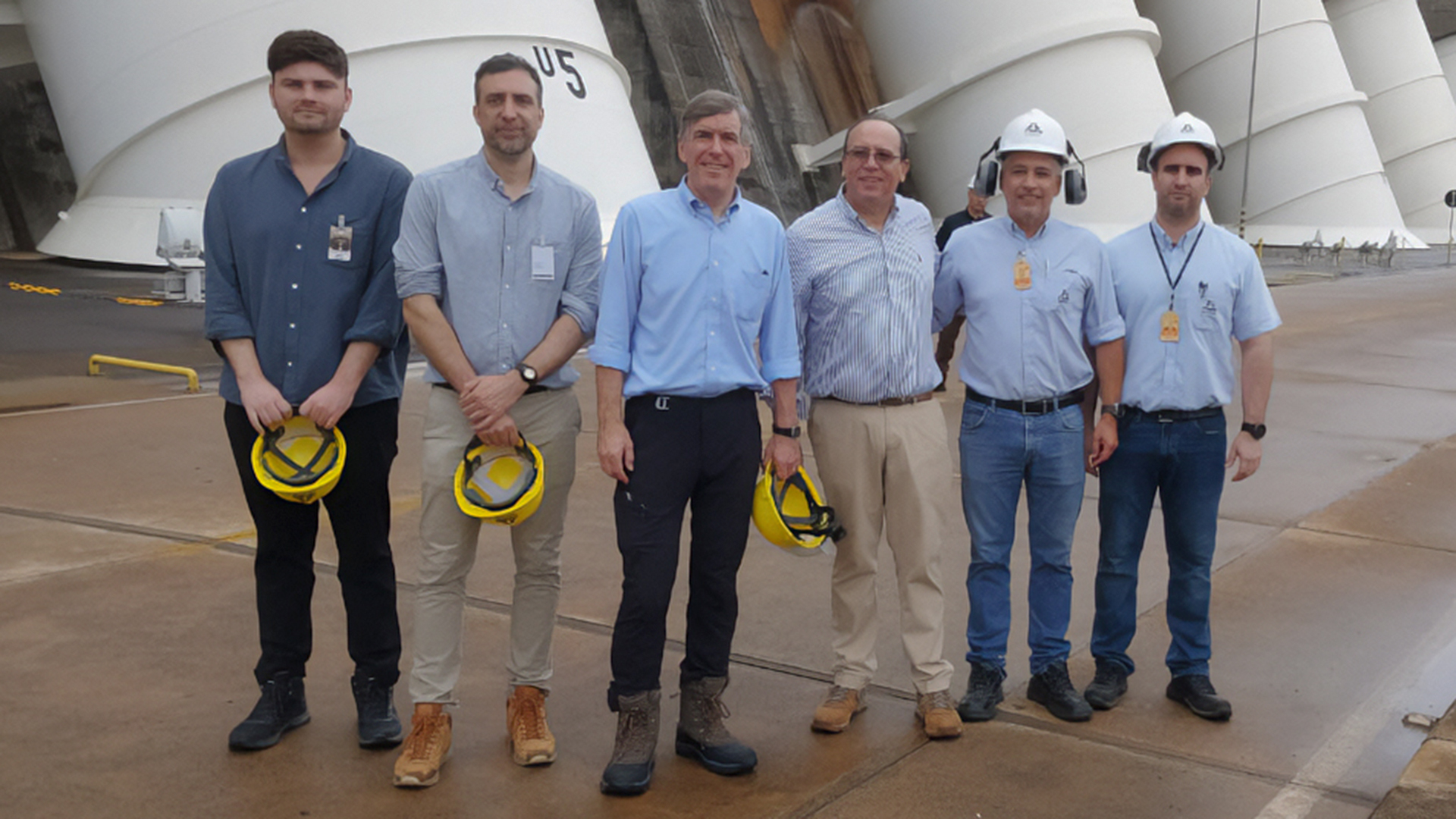 Autoridades de la Embajada Británica conocieron ITAIPU, sus acciones ambientales y el PTI-PY