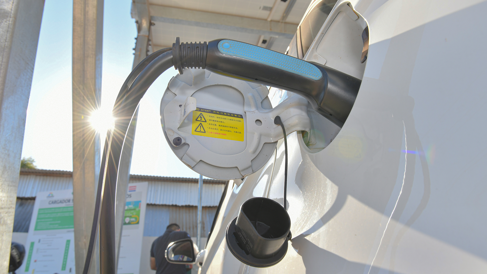 PTI actualiza cargador de vehículos eléctricos en Caaguazú