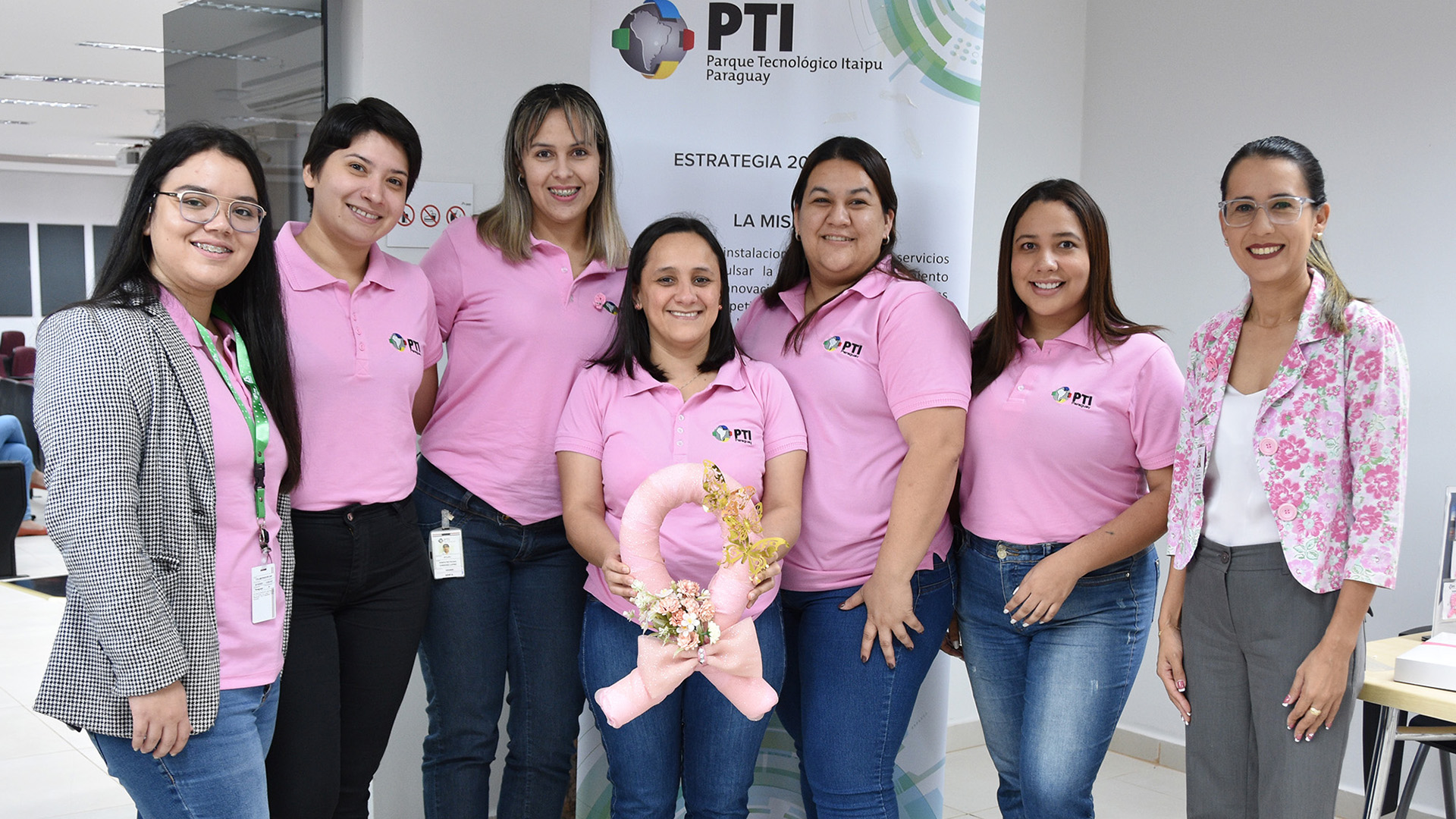 PTI PARAGUAY SE VISTE DE ROSA PARA CONCIENCIAR SOBRE EL CÁNCER DE MAMA