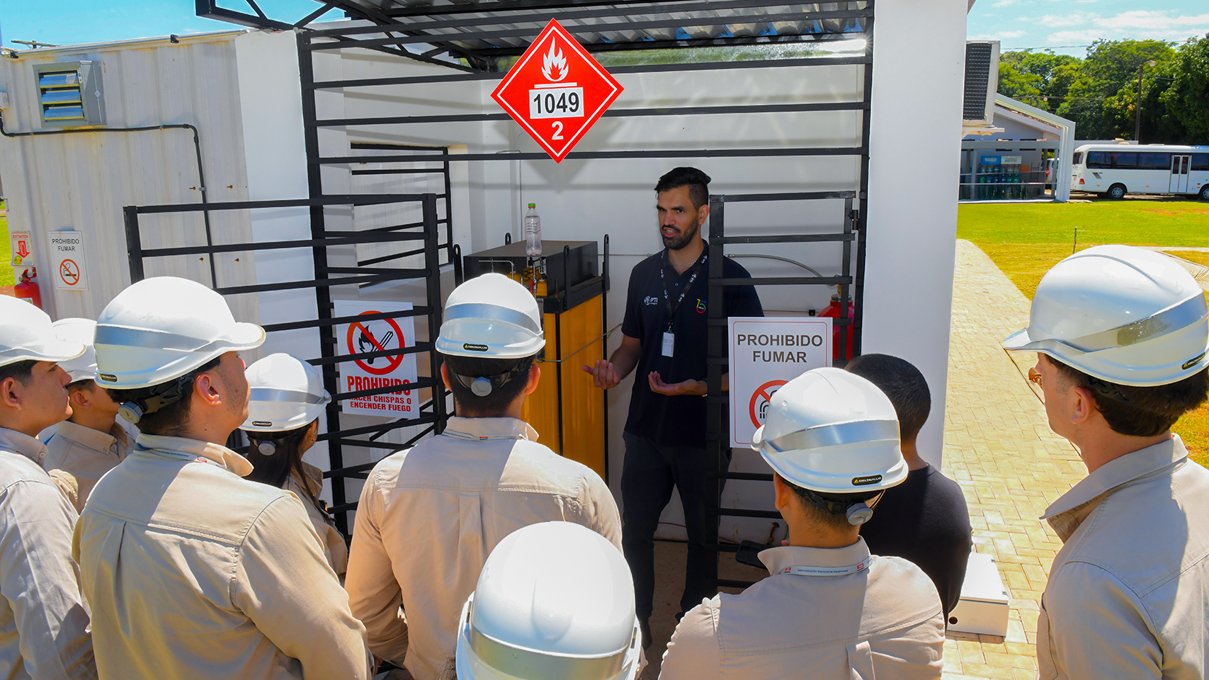 Funcionarios de la ANDE concluyen con éxito el primer módulo de capacitación en energías renovables