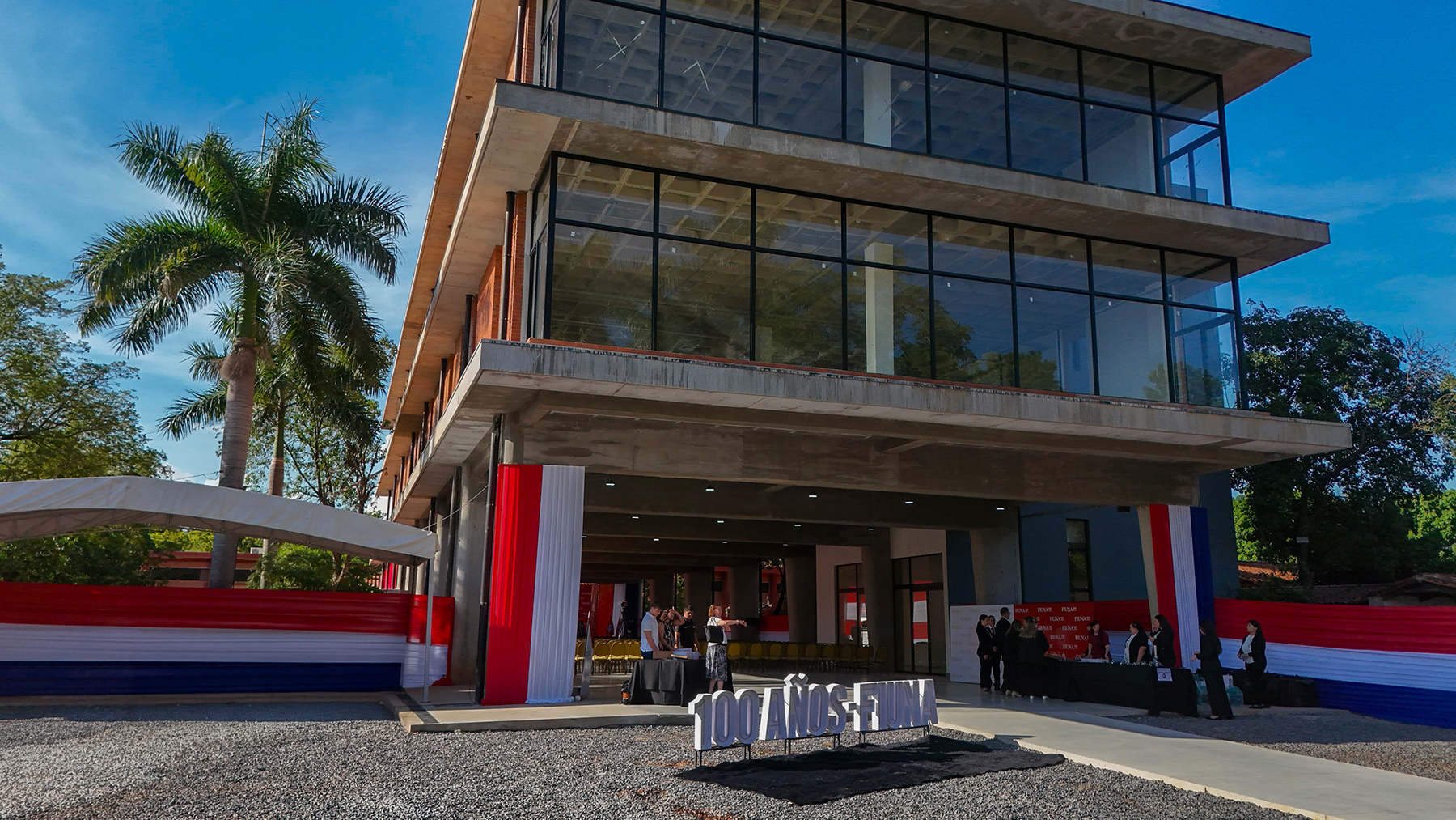 En la fecha de su centenario, la FIUNA habilitó dos modernos laboratorios con financiación de ITAIPU