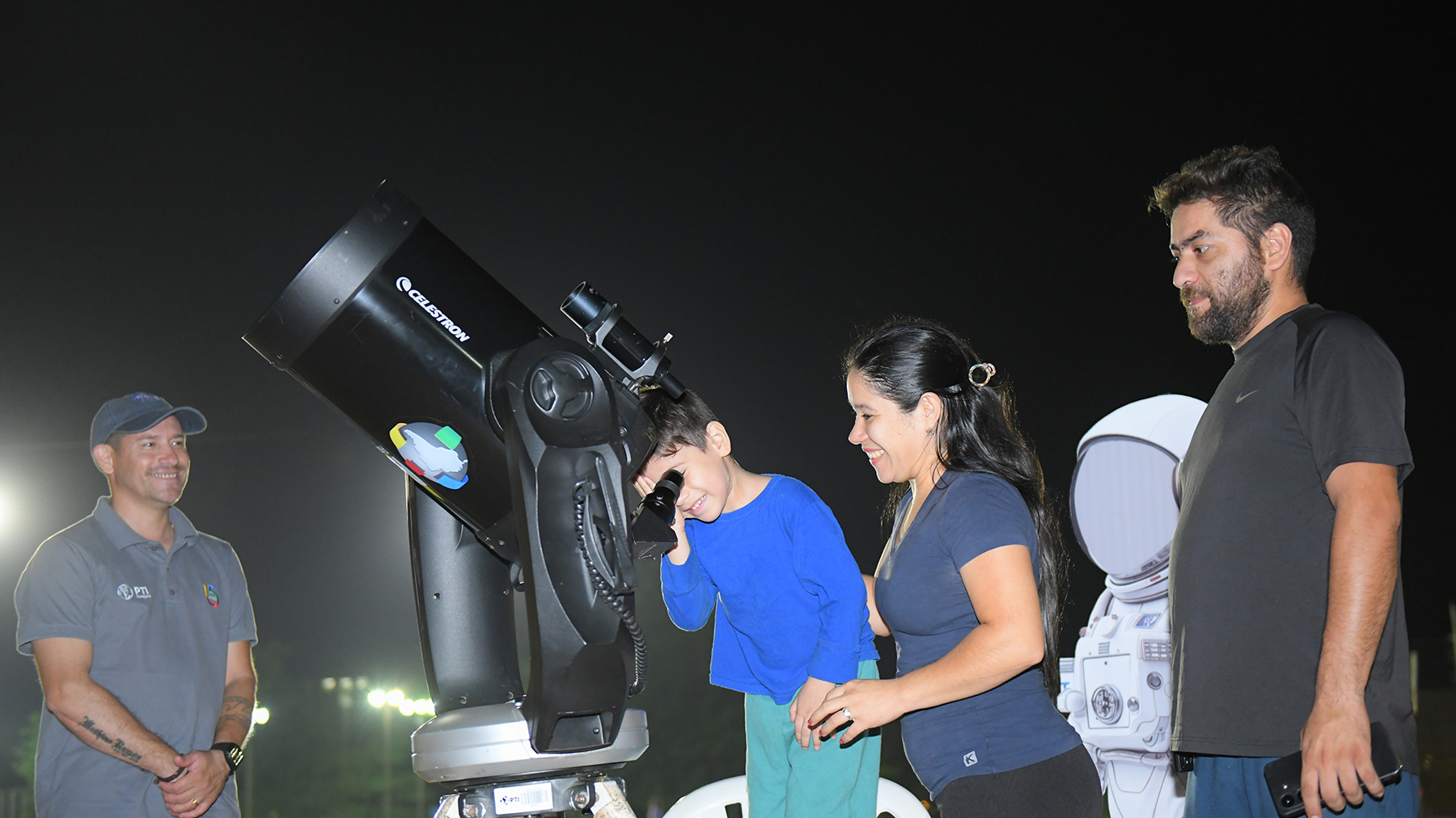 Exitosa jornada astronómica acercó la ciencia a la comunidad en el Club Social Área 4