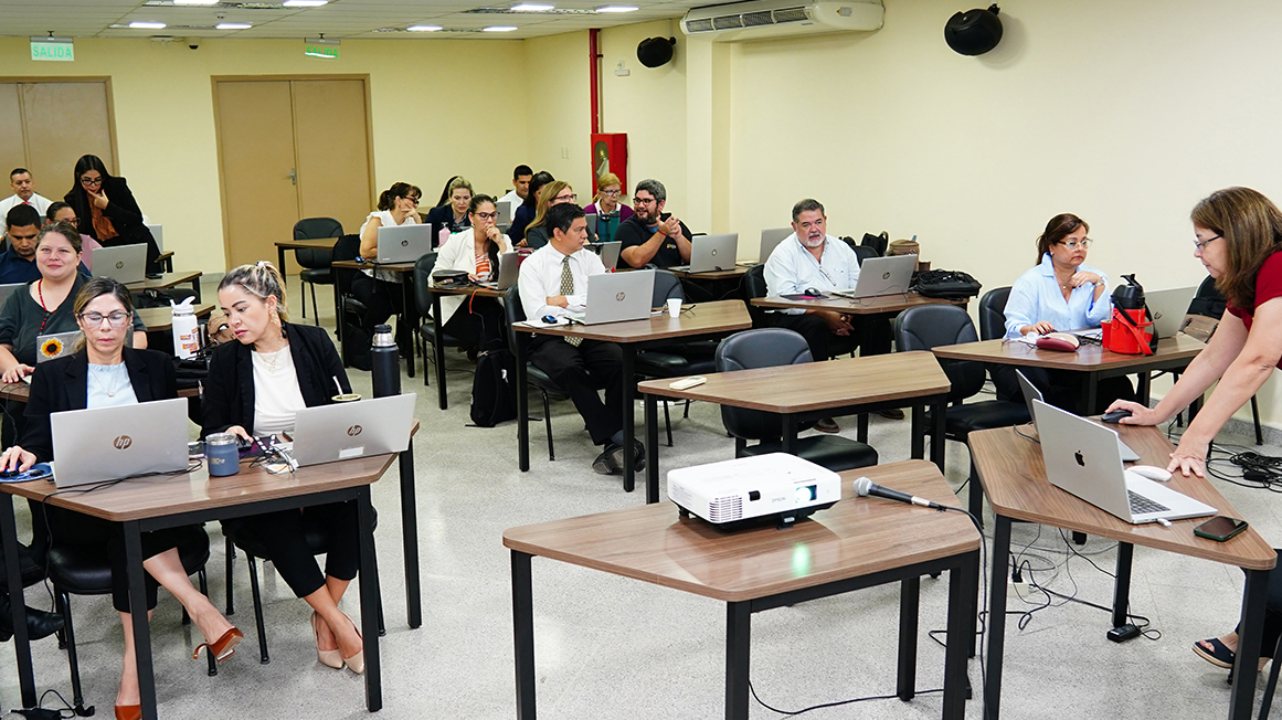 Contraloría fortalece capacidades analíticas con apoyo de ITAIPU y PTI Paraguay