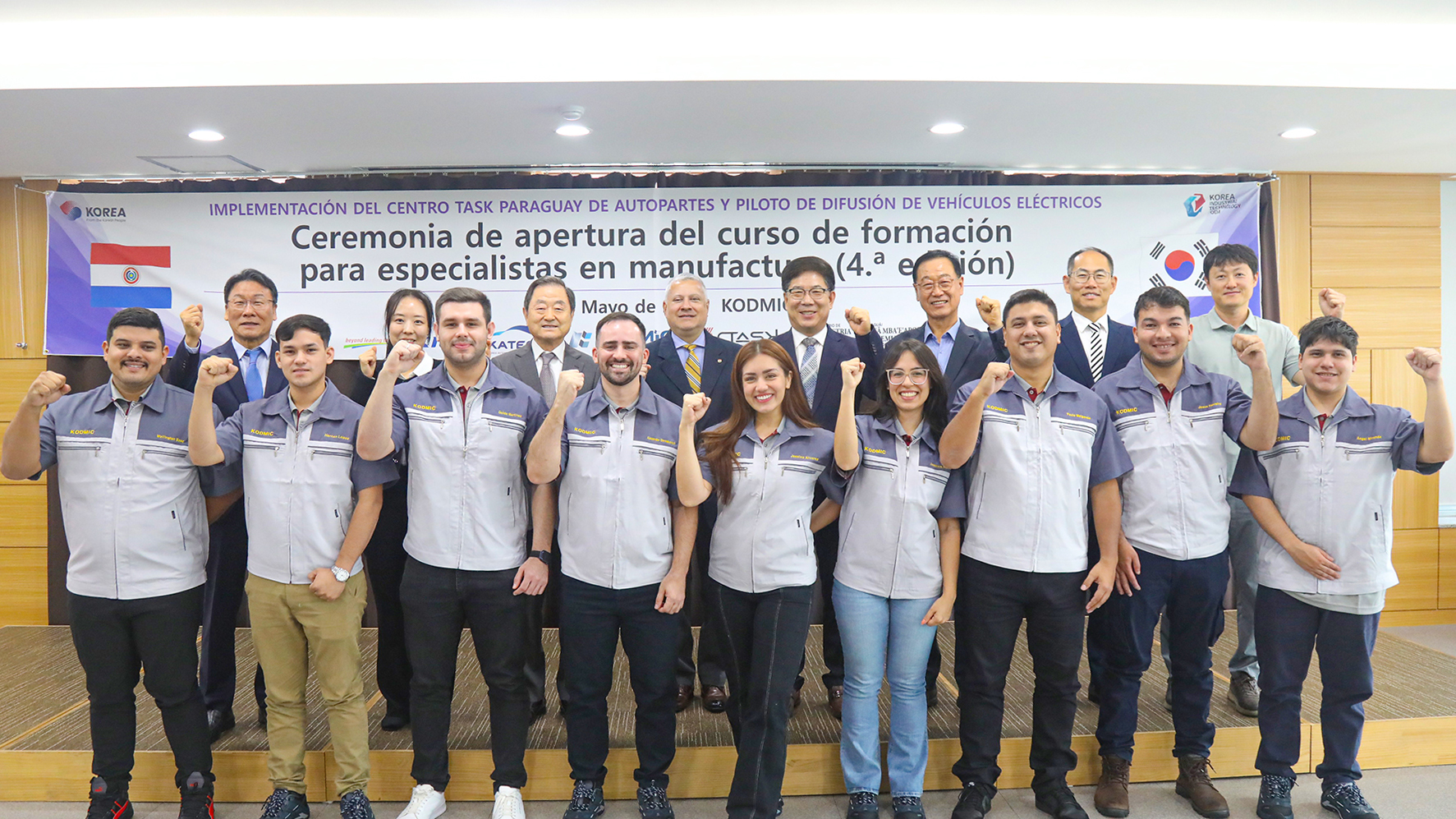 Futuros instructores del Centro TASK Paraguay se capacitan en Corea del Sur